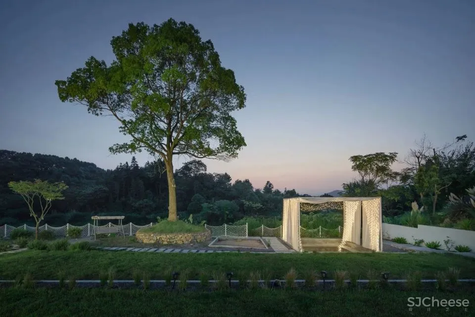 稻田里的极简民宿