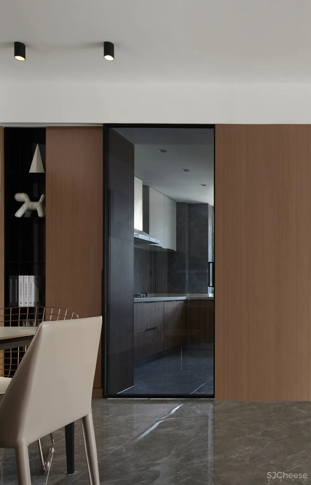 波子汽水之家，描绘充满活力的橙色空间！