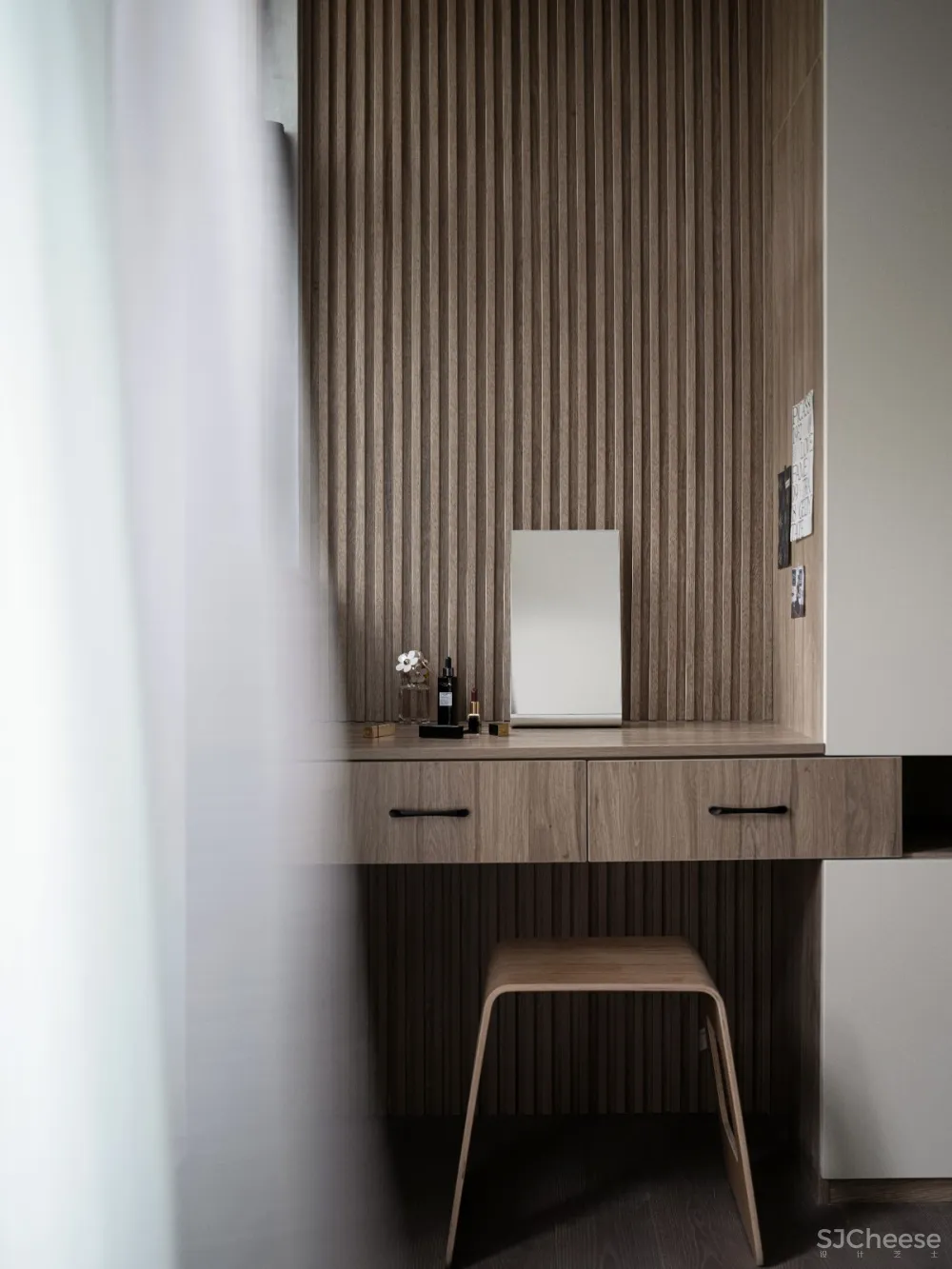 三层错层空间结构的趣味性,极简生活的本色