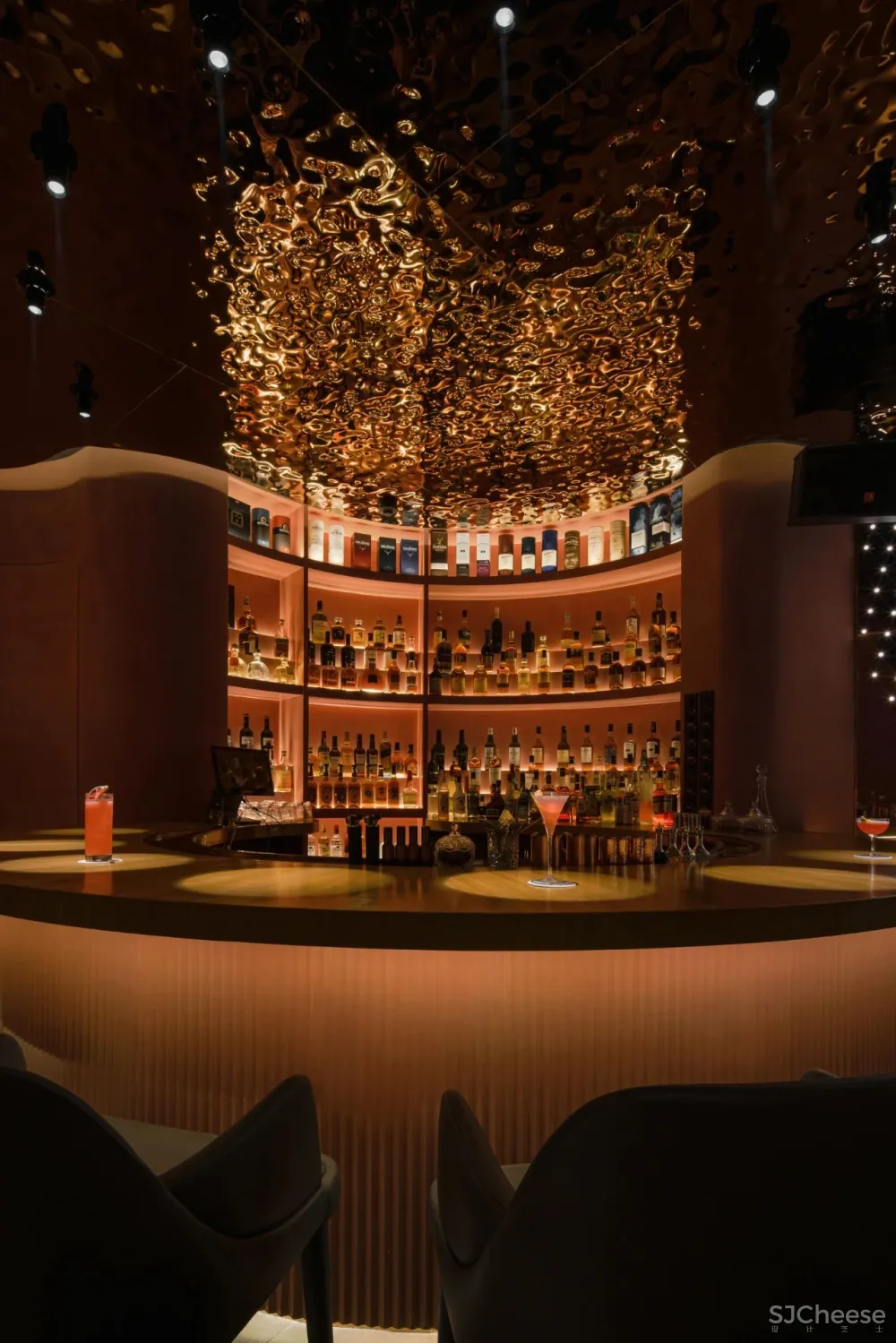 流畅弧线，打造设计感超强的迷你酒吧