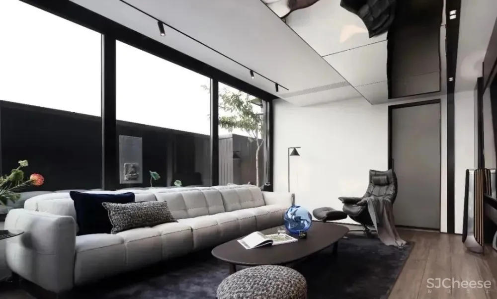 240㎡复式低干预痕迹的设计,在黑白色调中体现高级感 匠人筑语空间设计工作室