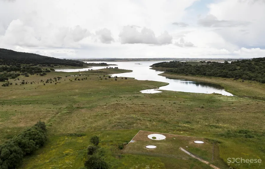 乡下民宿越做越精致，它们却反其道而行：越简陋越高级