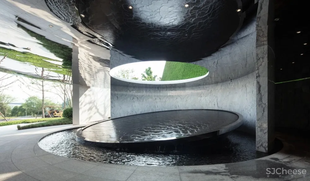 重庆滨江边的“时光之轮” 元禾大千