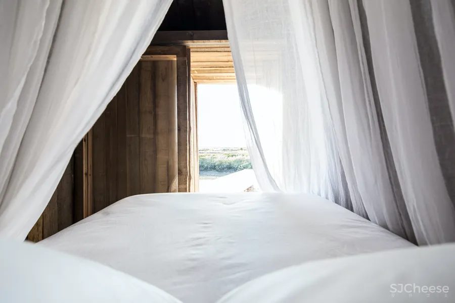 乡下民宿越做越精致，它们却反其道而行：越简陋越高级