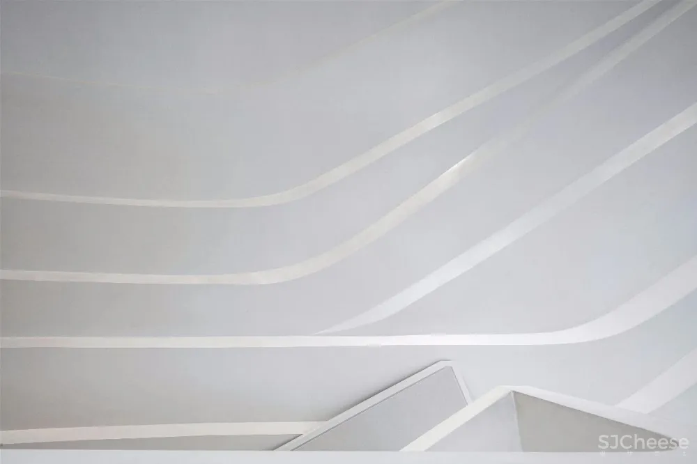 凌子达新作 星云流动的空间