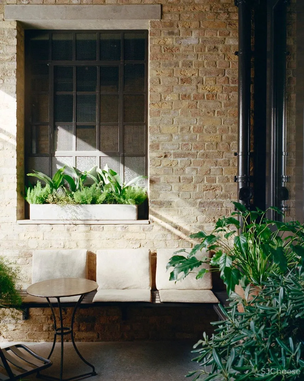 光影下的混凝土之舞 照明设计PSLab伦敦总部展示兼办公设计欣赏