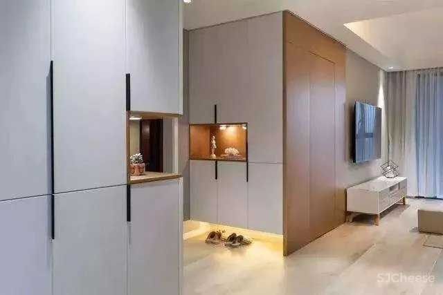 这个家又黑暗又绚烂，既大胆又原始，你会选择住在这个酷酷的空间吗？