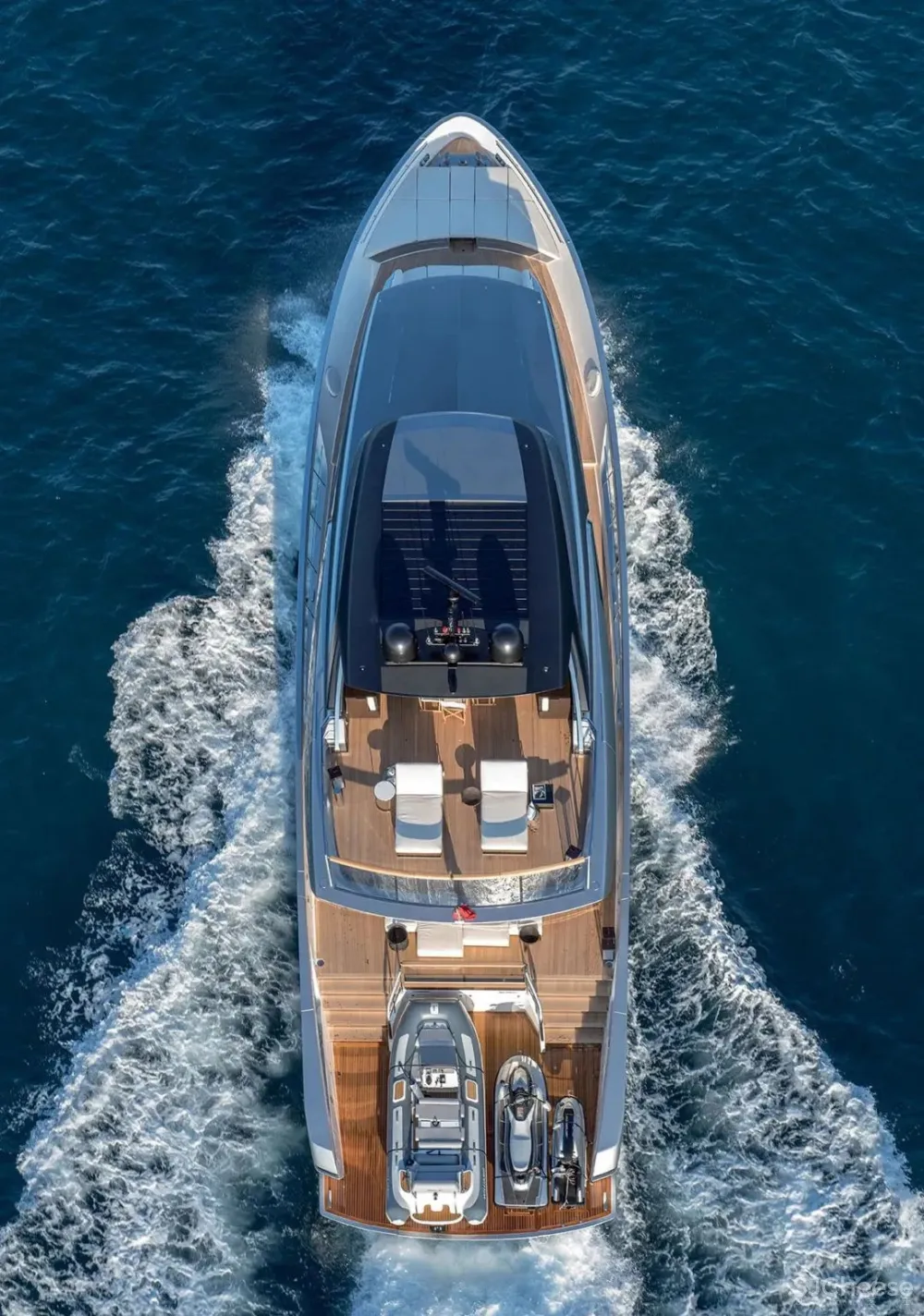 梁志天新作 海上别墅:游艇Sanlorenzo SX88室内设计