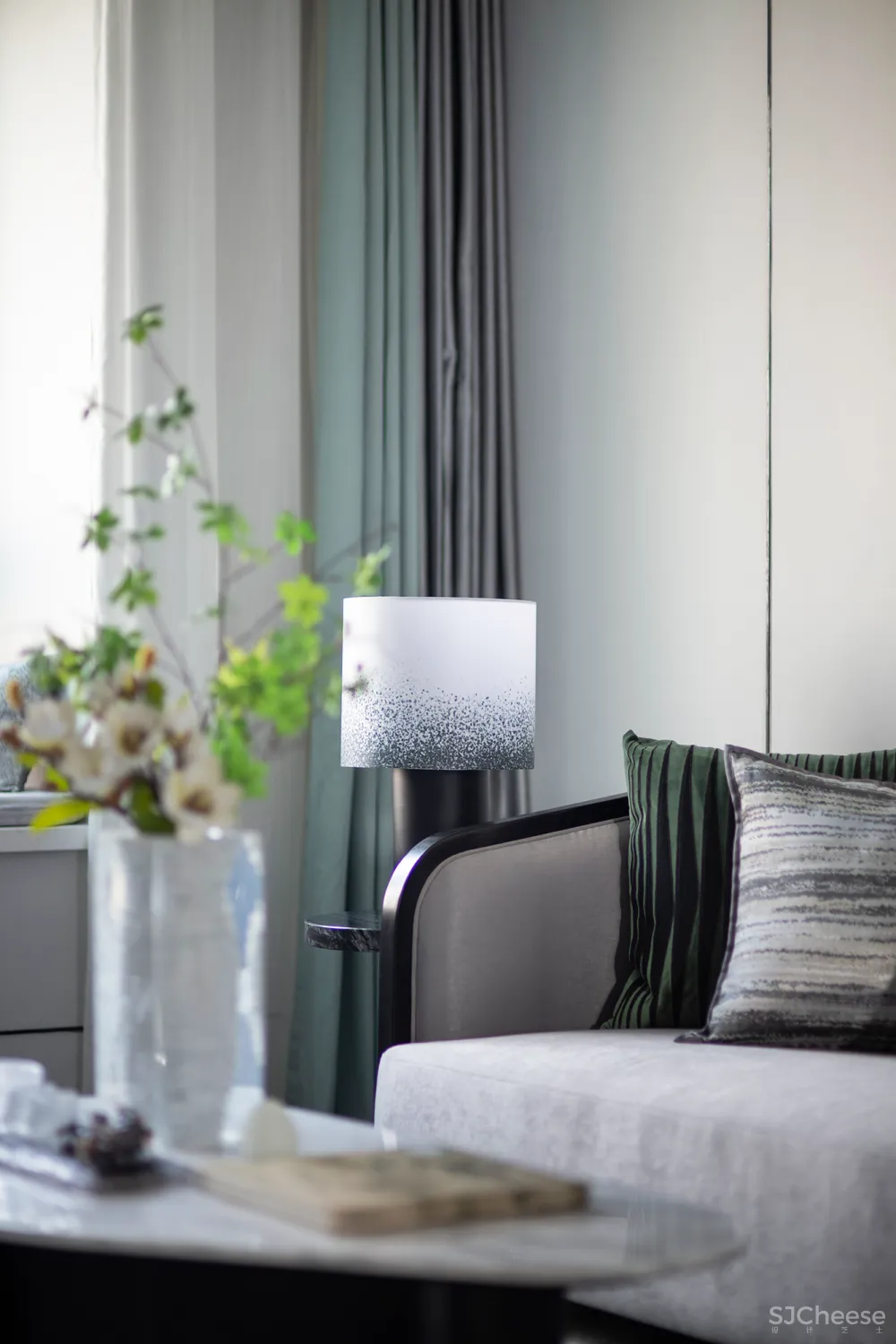 香港方黄新作:这年青春我们正好 玩转新时尚的马卡龙与水墨丹青