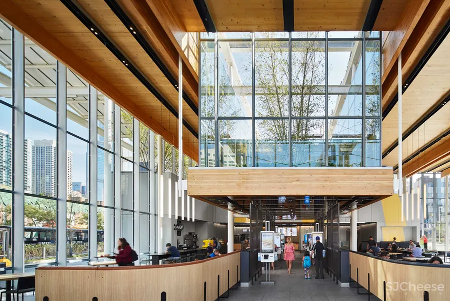 麦当劳第一家全球旗舰餐厅开幕!看似「简易」的设计,却能全靠自己发电