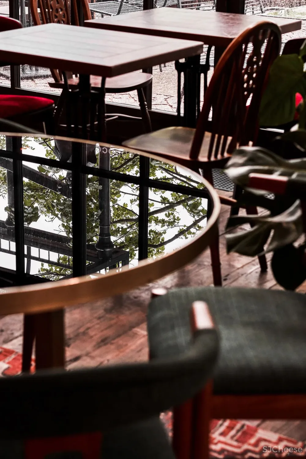 旧仓库爆改小酒馆，太有气氛了