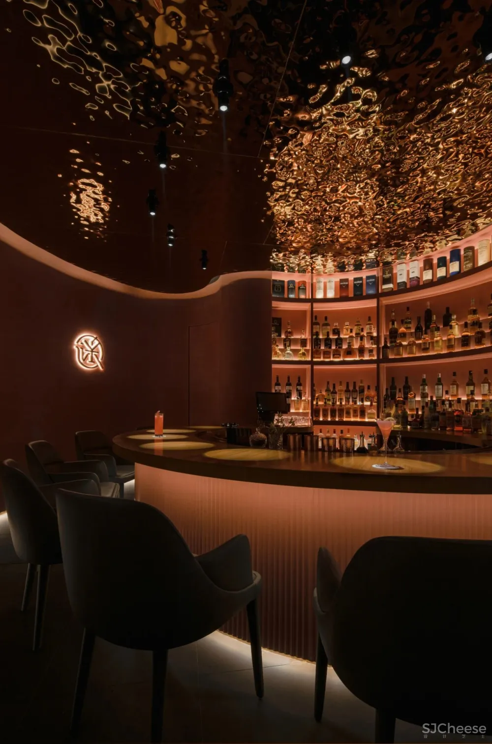 流畅弧线，打造设计感超强的迷你酒吧