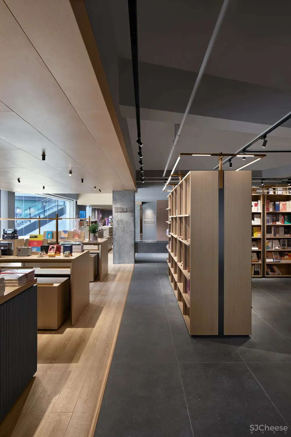 立品设计 郑铮 一家书店，点亮一座城市的文化灯塔