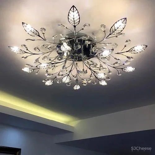 这个家又黑暗又绚烂，既大胆又原始，你会选择住在这个酷酷的空间吗？