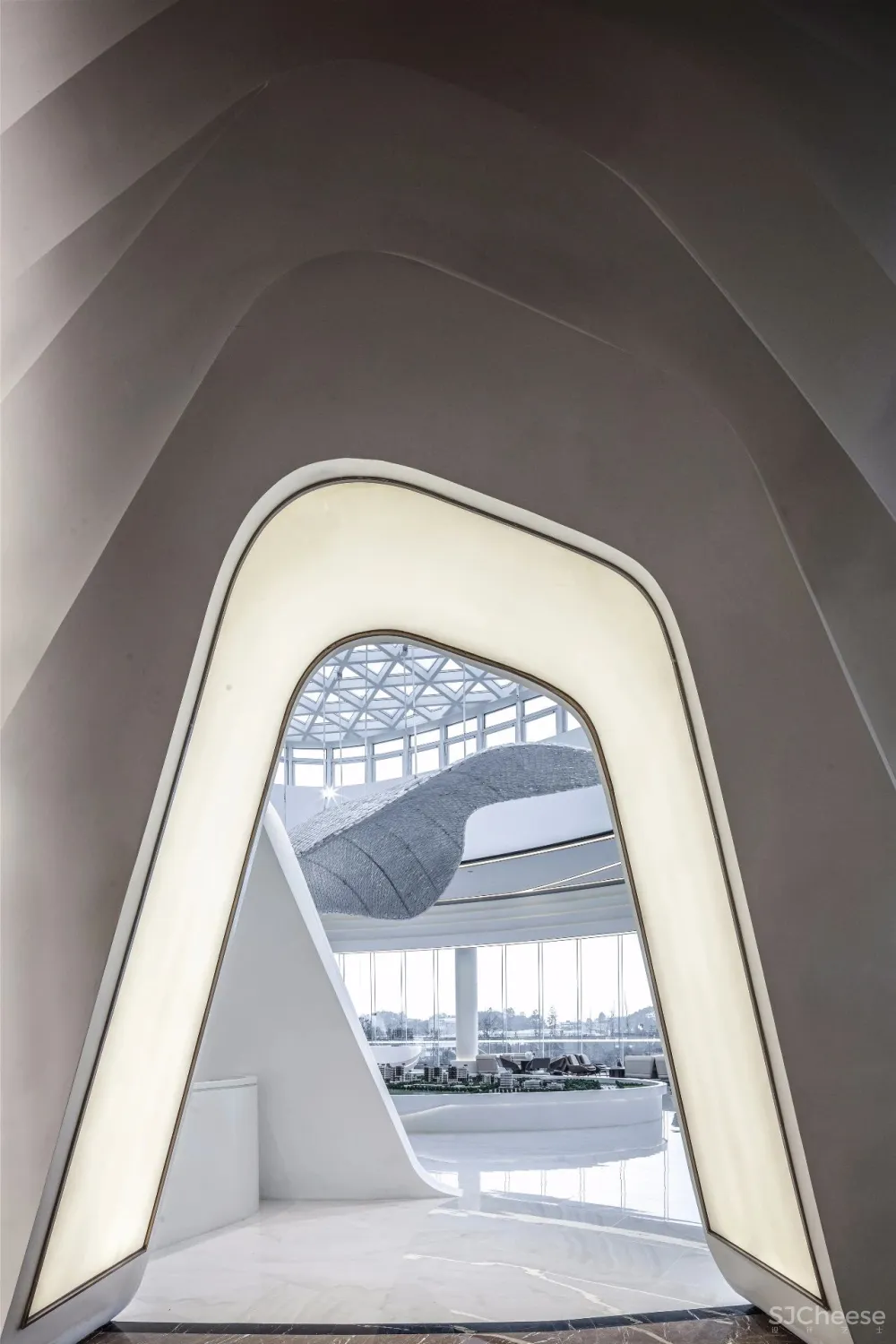 凌子达新作 星云流动的空间