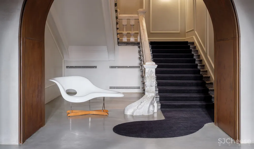 百年医院爆改五星级酒店,历史建筑表皮下,内里却这么前卫时尚