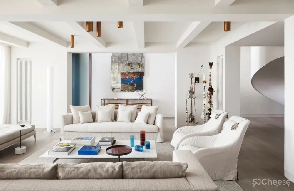 这个家 7 米高的旋转楼梯,美翻了!