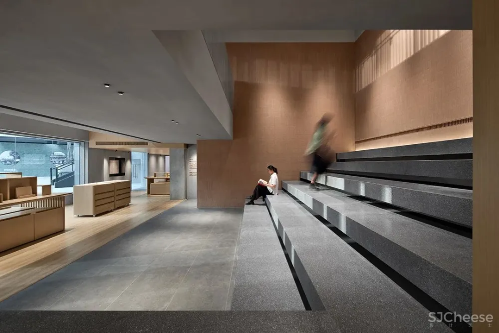 立品设计 郑铮 一家书店，点亮一座城市的文化灯塔