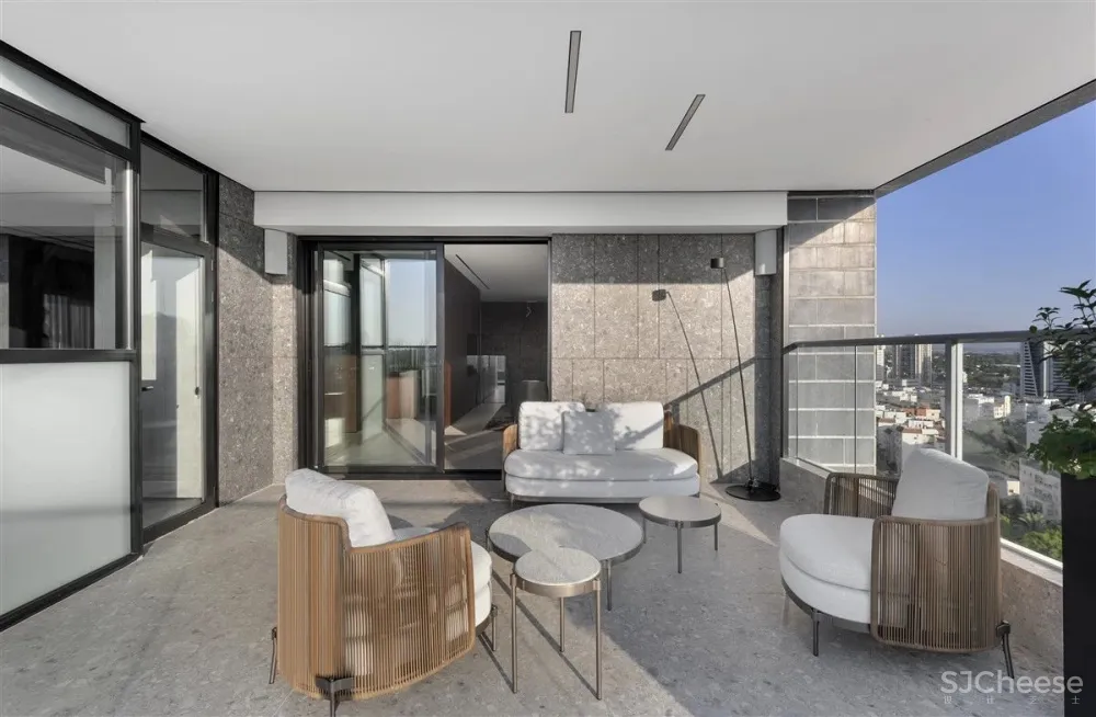 170㎡顶层复式,极简轻奢!