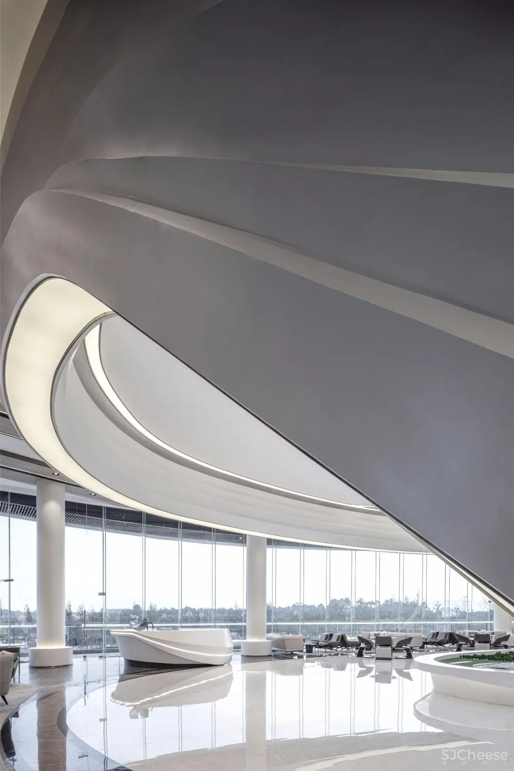 凌子达新作 星云流动的空间