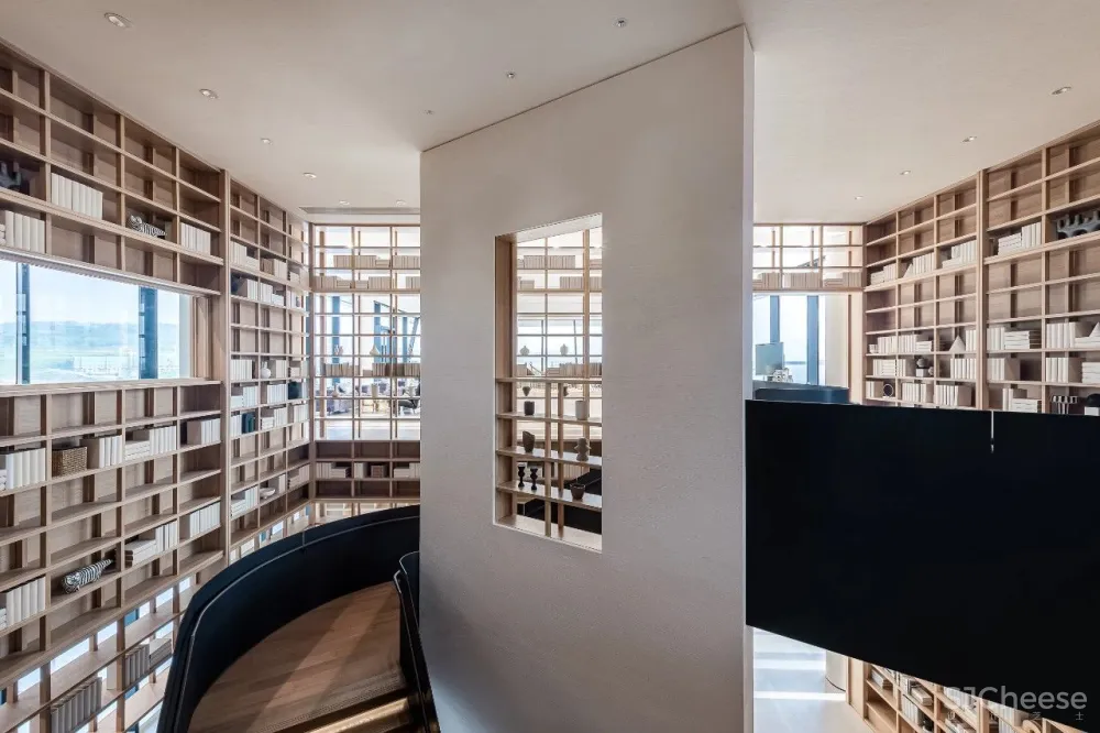 重庆滨江边的“时光之轮” 元禾大千