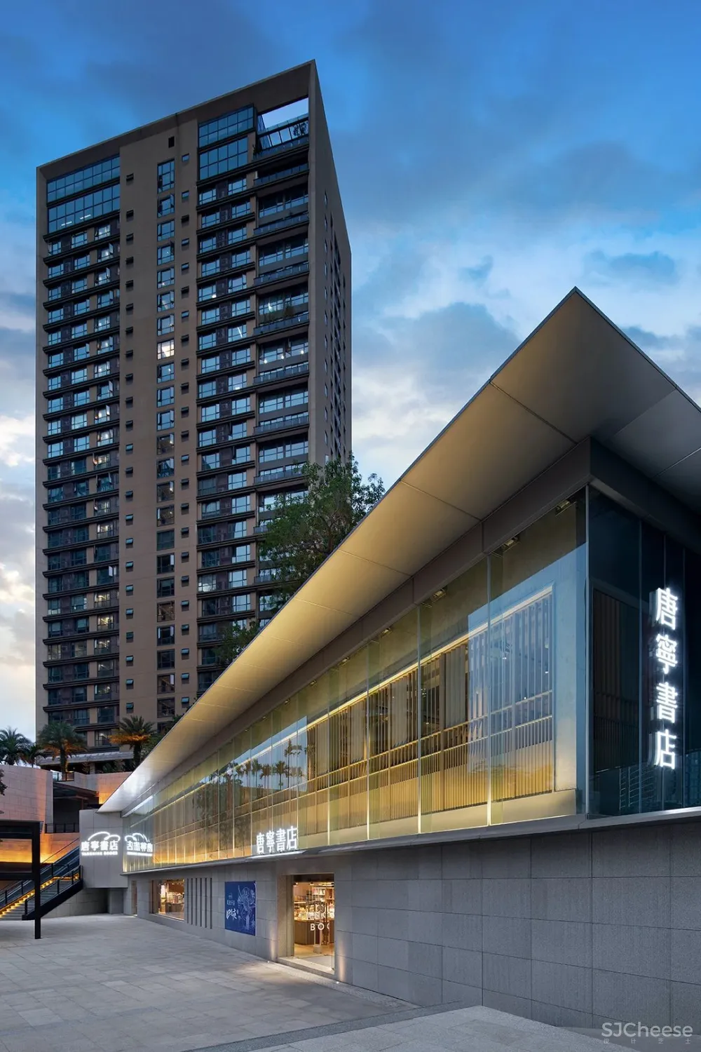 立品设计 郑铮 一家书店，点亮一座城市的文化灯塔