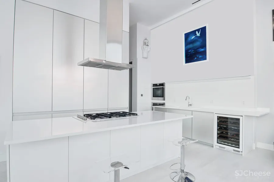 毛坯感的顶层公寓，一个月租金68万，三种软装陈设，哪种更高级？