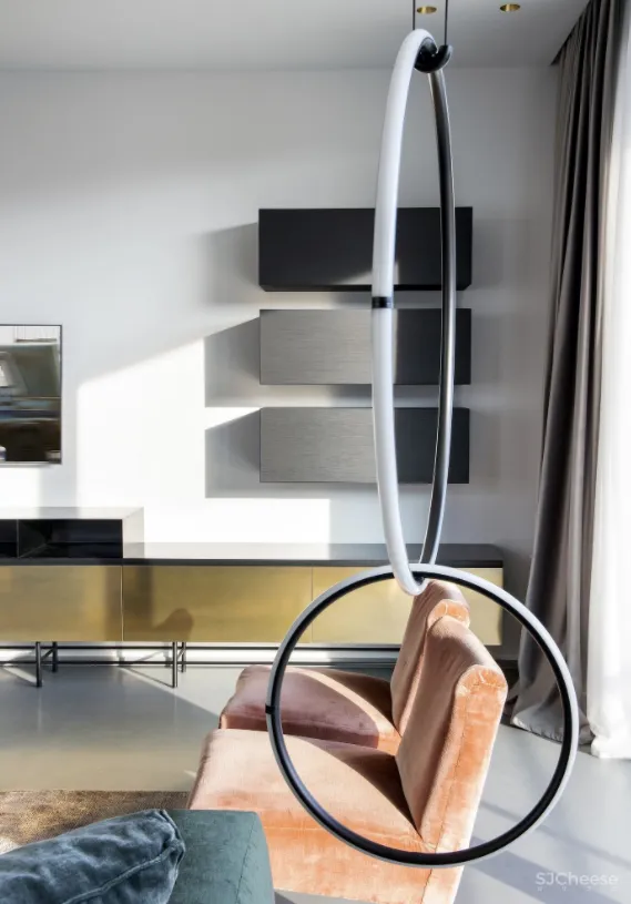 如何把高姿态的天鹅绒运用得优雅又接地气?这个家一定是个完美示范