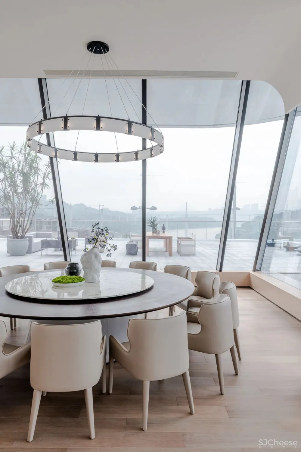 重庆滨江边的“时光之轮” 元禾大千