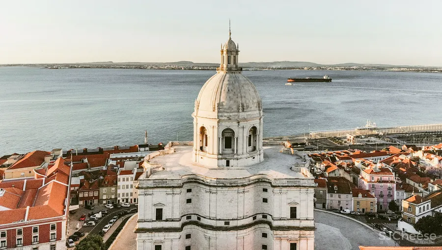 乡下民宿越做越精致，它们却反其道而行：越简陋越高级