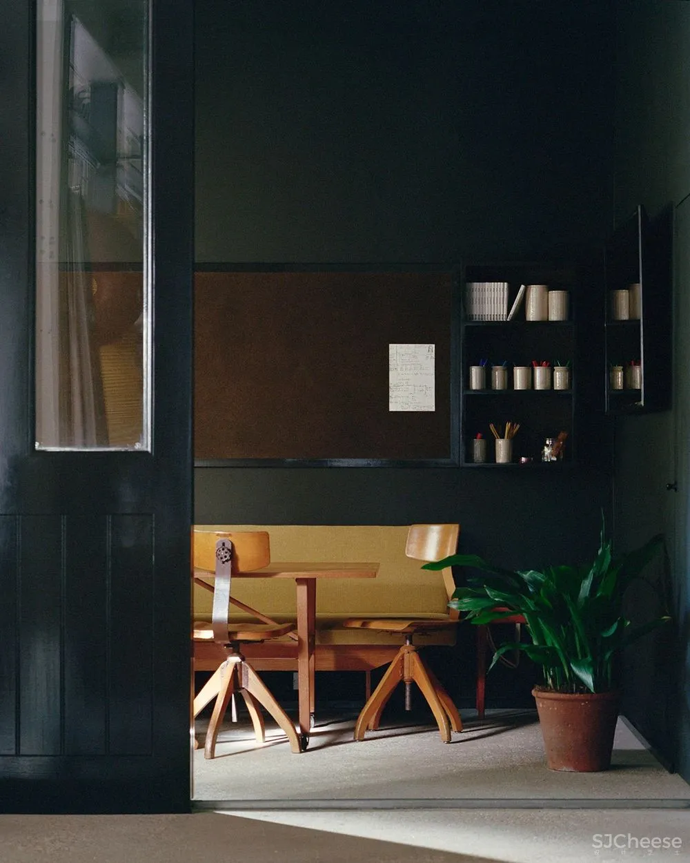 光影下的混凝土之舞 照明设计PSLab伦敦总部展示兼办公设计欣赏