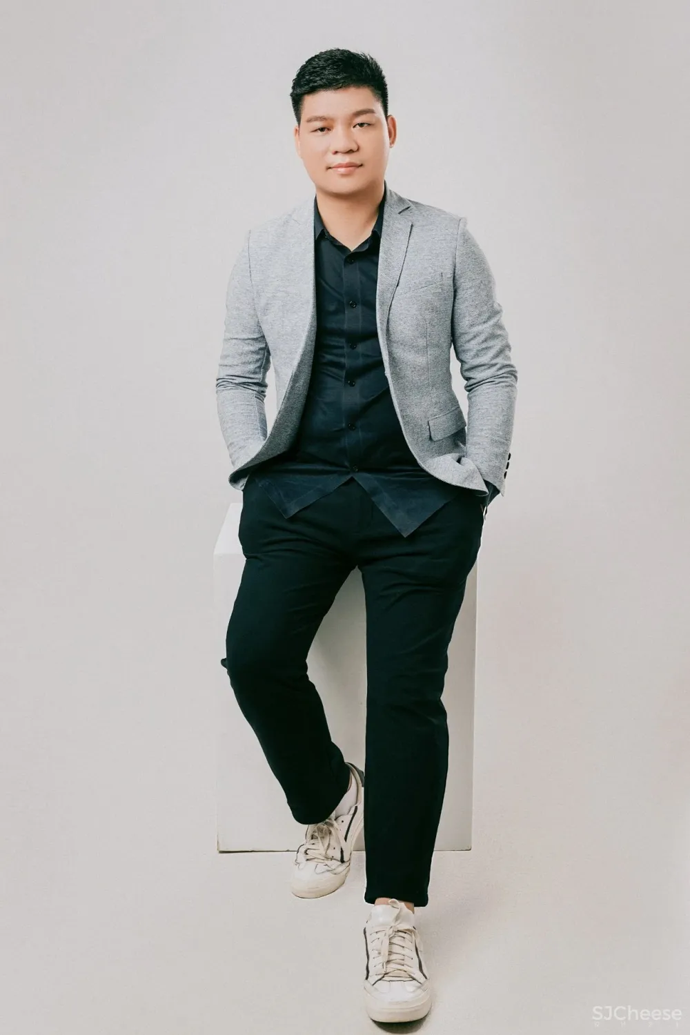 光影幻变的诗意空间，构筑当代艺术的解构哲学