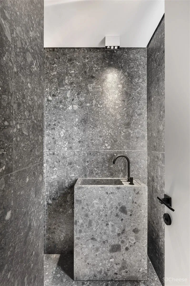 170㎡顶层复式,极简轻奢!