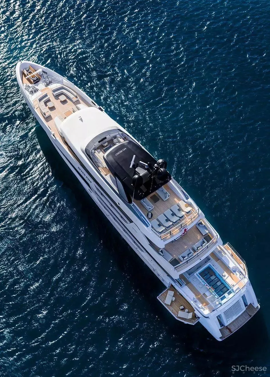 梁志天新作 海上别墅:游艇Sanlorenzo SX88室内设计