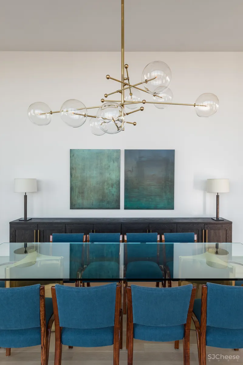 毛坯感的顶层公寓，一个月租金68万，三种软装陈设，哪种更高级？