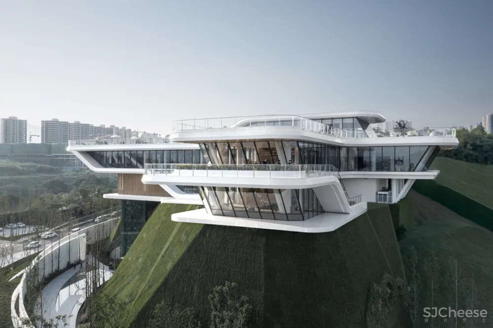 重庆滨江边的“时光之轮” 元禾大千