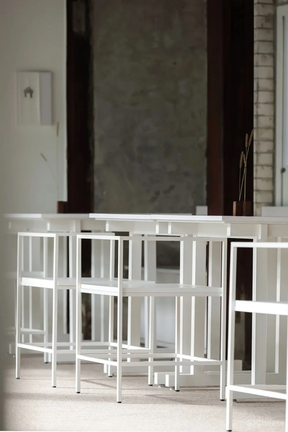 首尔市中心这家餐厅,院里竟种满了茅草?