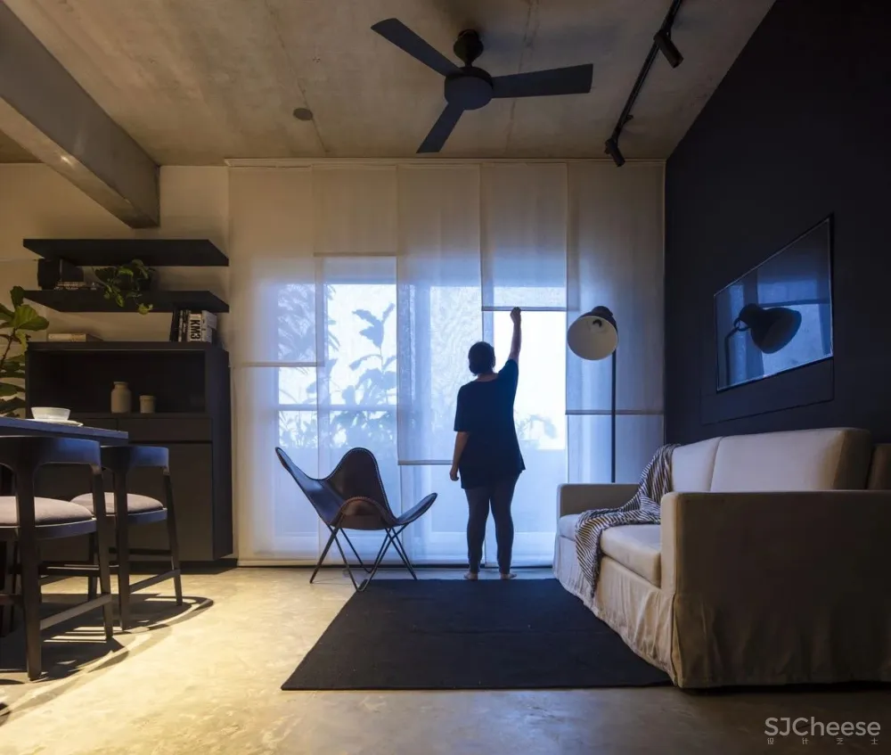 这个家又黑暗又绚烂，既大胆又原始，你会选择住在这个酷酷的空间吗？