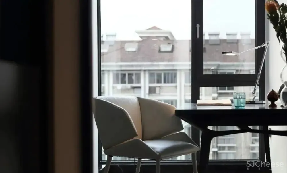 240㎡复式低干预痕迹的设计,在黑白色调中体现高级感 匠人筑语空间设计工作室