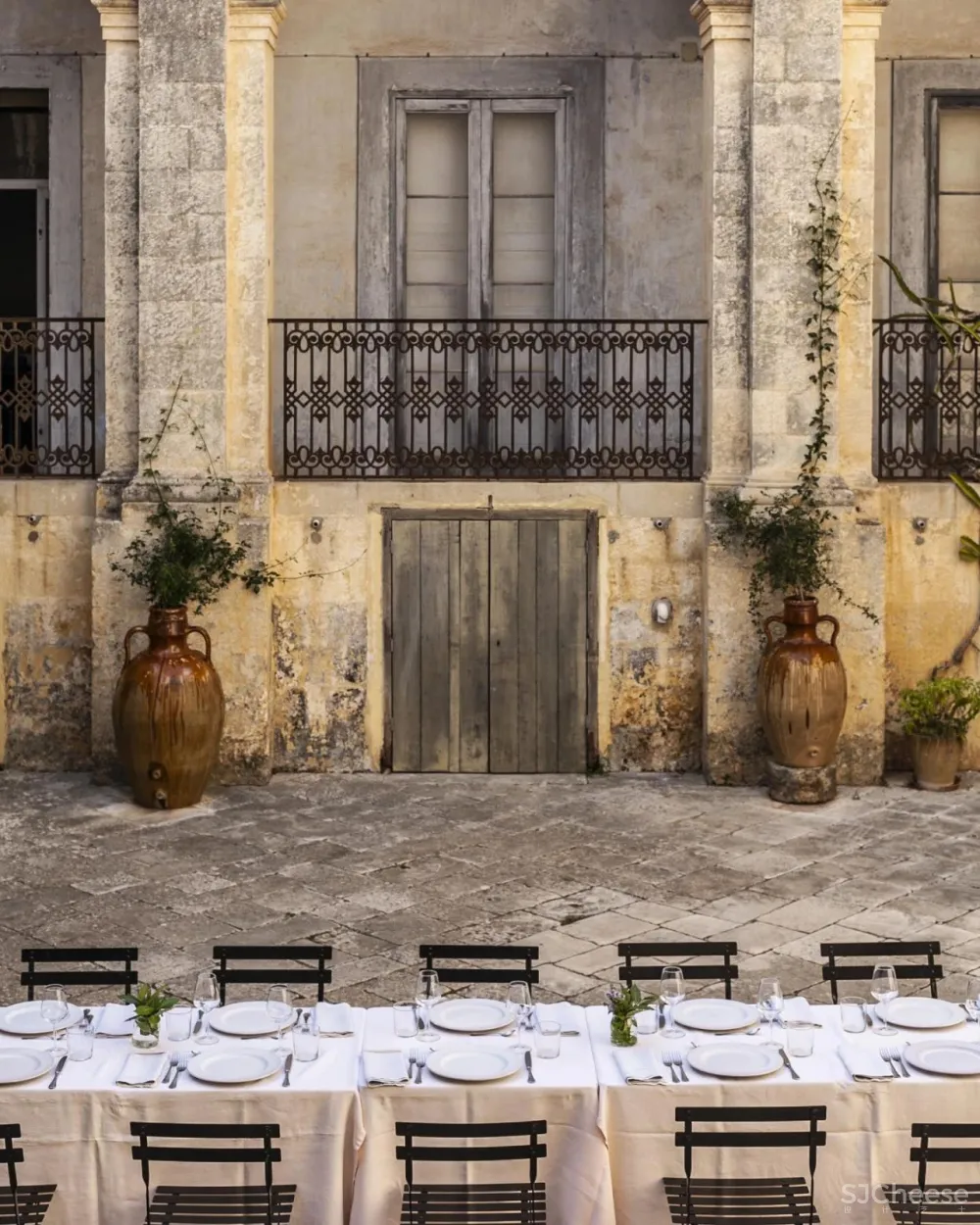 159 年历史的遗迹艺术酒店,收藏了极简、侘寂、巴洛克、拜占庭等风格!