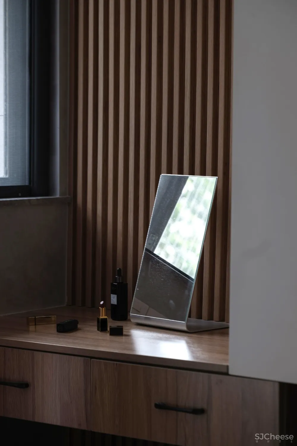 三层错层空间结构的趣味性,极简生活的本色