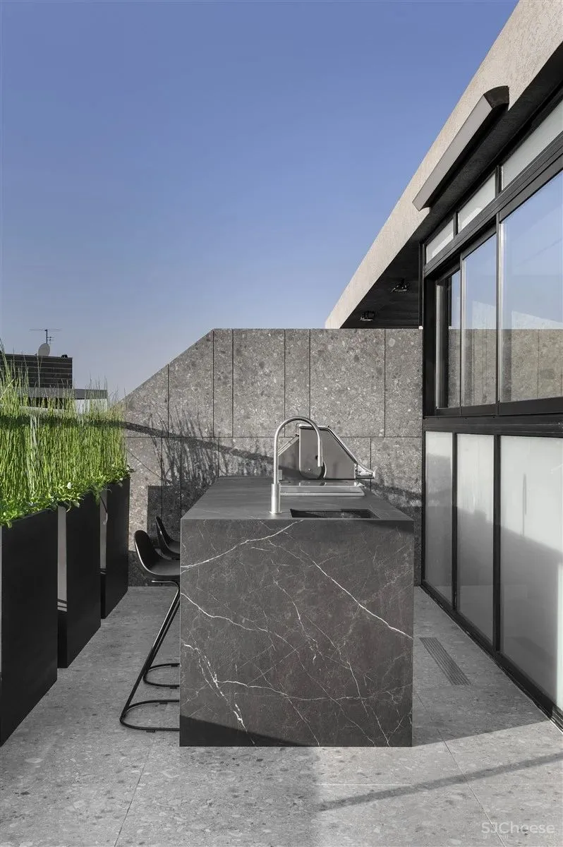 170㎡顶层复式,极简轻奢!