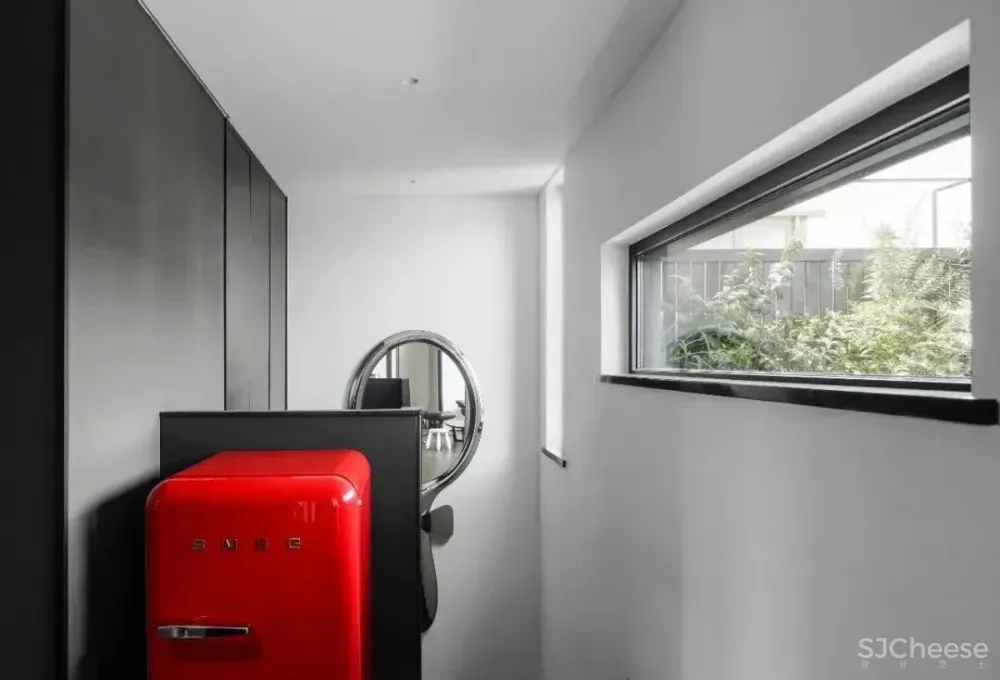 240㎡复式低干预痕迹的设计,在黑白色调中体现高级感 匠人筑语空间设计工作室