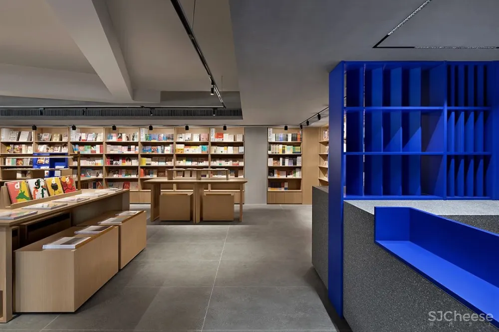 立品设计 郑铮 一家书店，点亮一座城市的文化灯塔