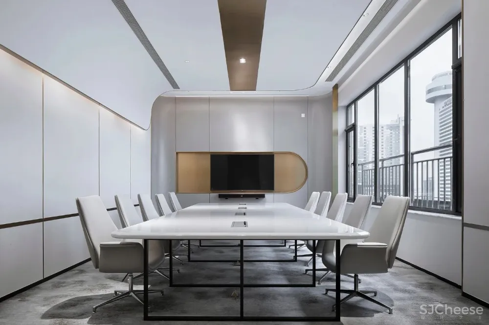 金与蓝点缀的灵动空间,唤起新与旧的时光对话