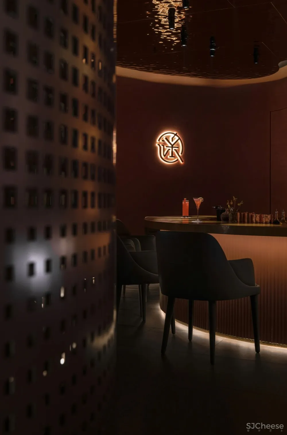 流畅弧线，打造设计感超强的迷你酒吧