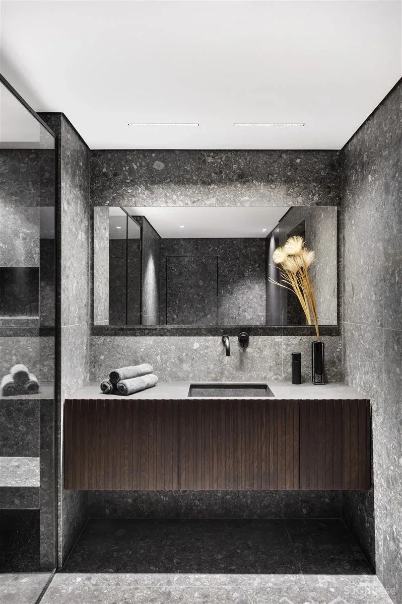 170㎡顶层复式,极简轻奢!