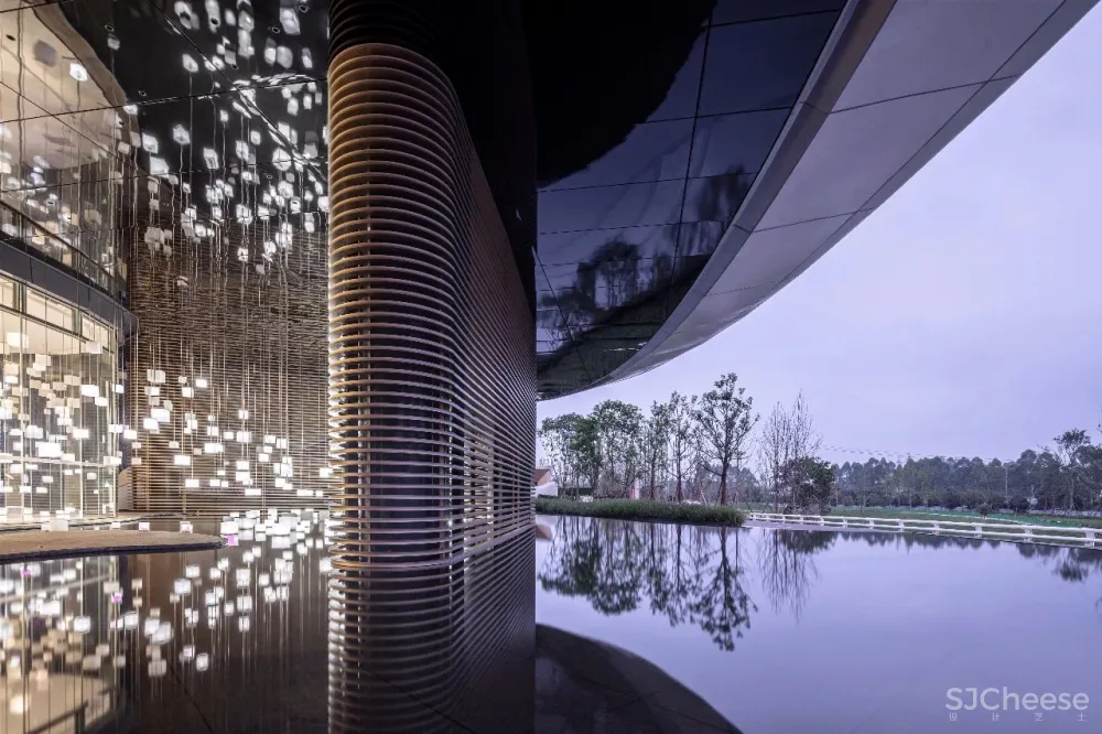 凌子达新作 星云流动的空间