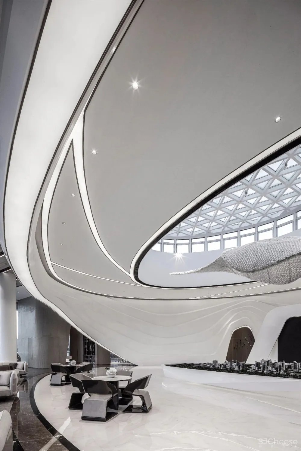 凌子达新作 星云流动的空间