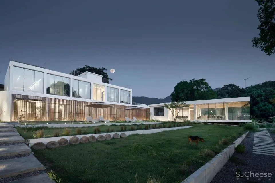 稻田里的极简民宿